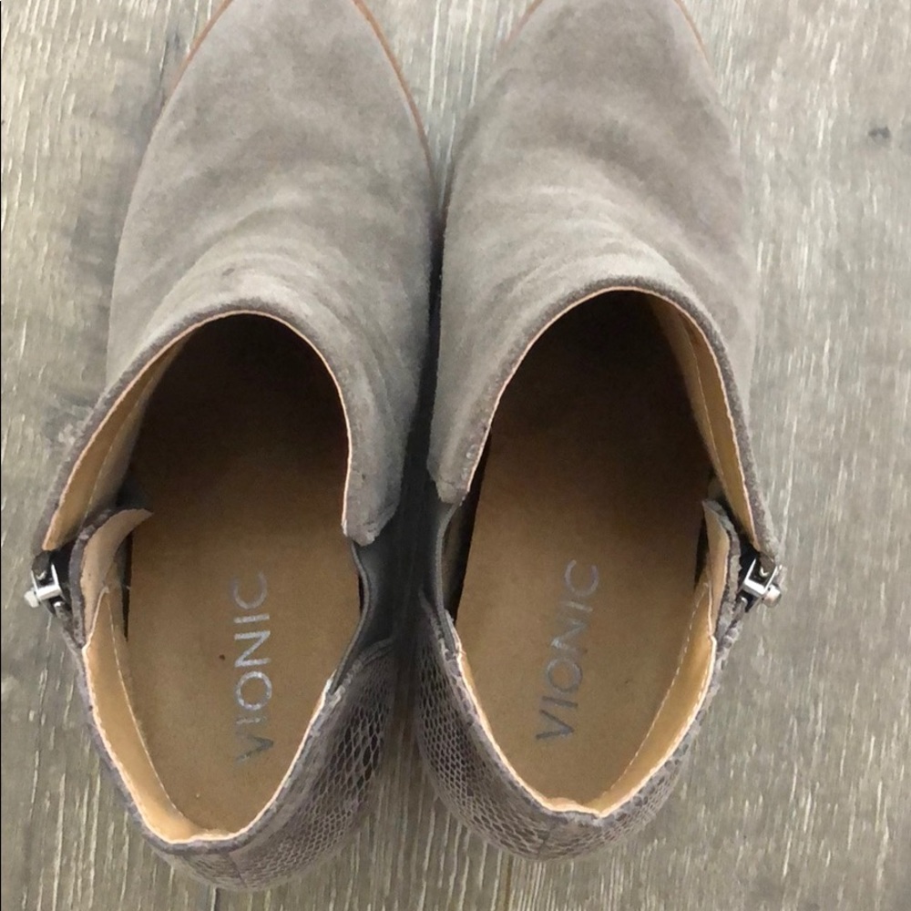 Vionic Gray shoes! - Picture 4 of 4